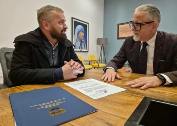 Vitia nënshkruan vendimin që mbulon shpenzimet për proteza për të gjithë invalidët civil të luftës