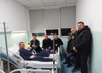 Hetemi viziton policët e aksidentuar në Grabovc të Zveçanit