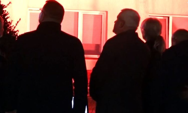 Stacioni Policor Qendra ndriçohet në shenjë solidarizimi ndaj dh*unës së grave