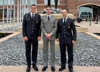 Dy oficerë të FSK-së diplomojnë në Amerikë