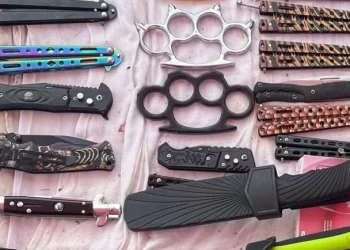 Sekuestrohen 66 thika e pesë boksa metalikë në Pejë