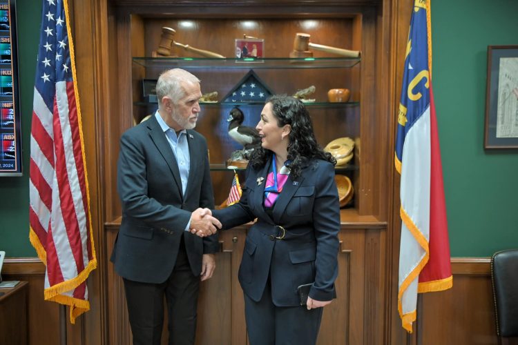 Osmani me republikanin Tillis, bisedon për zhvillimet e fundit të sigurisë në Kosovë