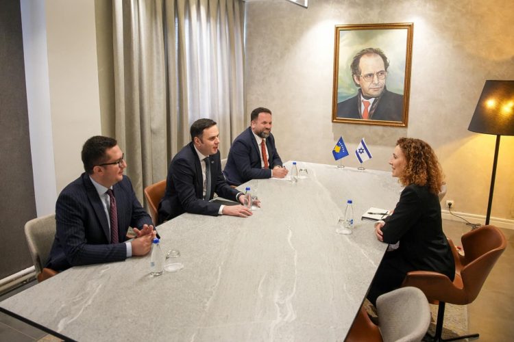 Abdixhiku takohet me ambasadoren e Izraelit në Kosovë, i tregon për “Rrugën e Re”