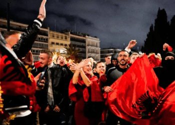 Policia greke ndalon zhvillimin e një tubimi nga shqiptarët në Athinë