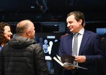 Kurti mori pjesë në promovimin e librit `Të Burgosurit e Ndërgjegjes`