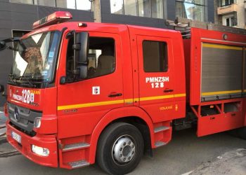 Skenderaj, shpërthen zjarri në një stallë që kishte ushqim bagëtish