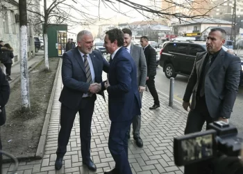 Kurti viziton Iber- Lepencin, falënderon menaxhmentin për punën në mënjanimin e dëmet të shkaktuara nga sulmi terrorist i 29 nëntorit