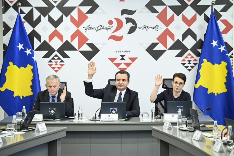 Kurti, qeverisje me duar jo edhe aq të pastra
