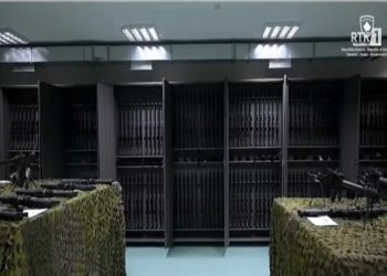 Ushtarakë e njohës të sigurisë e vlerësojnë funksionalizimin e fabrikës