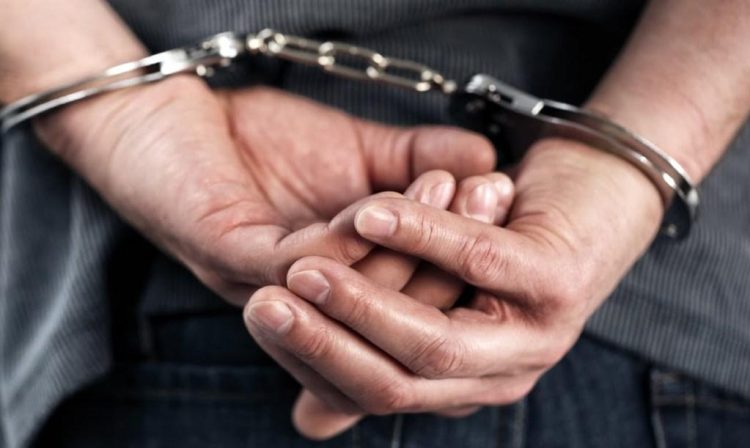 Shtiu me armë në aheng, arrestohet burri në Podujevë