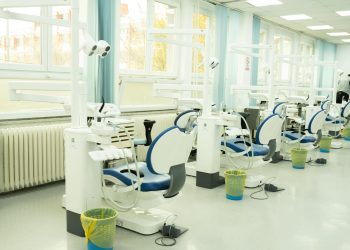 Stomatologjia publike furnizohet me 24 karrige moderne