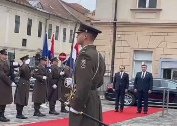 Kryeministri Kurti pritet me nderime të larta nga homologu  Plenkoviq