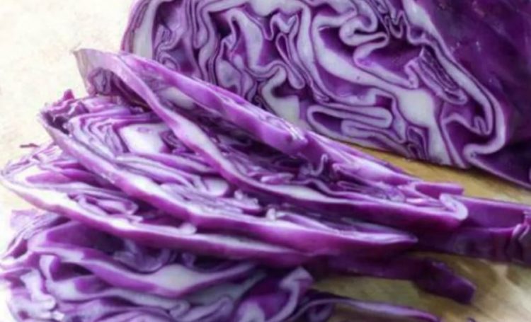 Lëngu i lakrës së kuqe, ‘ilaç’ për sistemin tretës! Ja si ta përdorni