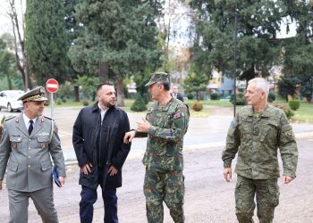 Ministri Maqedonci i takon studentët kosovarë në akademinë ushtarake të FASh-it