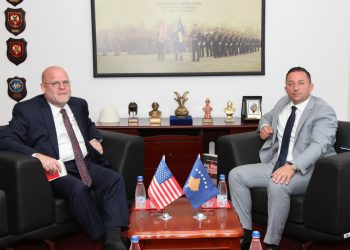 Ish-ministri i Mbrojtjes si njëri nga shqiptarët më të afërt me SHBA-në, falënderon ambasadorin Jeffrey Hovenier për kontributin në Kosovë