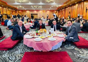 Ministri Peci ia merr “Darkën e Lamës” presidentes, Osmani nuk ishte e pranishme