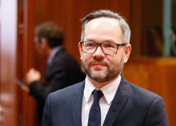 Roth: Solidarizohem me studentët që po e luftojnë autokracinë në Serbi