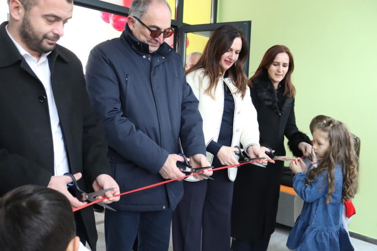 Ministrja Nagavci përuron çerdhen e re publike në Prizren