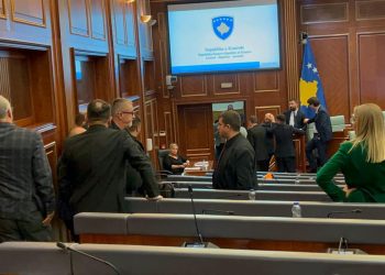Bogujevci: Kujt po i konvenon me pasë foton e fundvitit të Listës Serbe në kuvend?