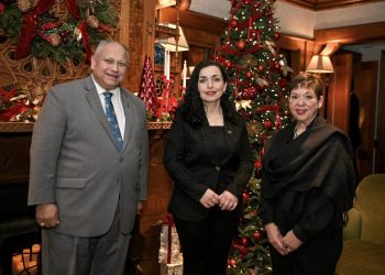 Osmani takohet me sekretarin e Marinës, flasin për forcimin e partneritetit mes Kosovës dhe ShBA-së