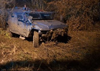 Pamje nga vendi i ngjarjes ku u vetaksidentua autoblinda e Policisë së Kosovës në veri