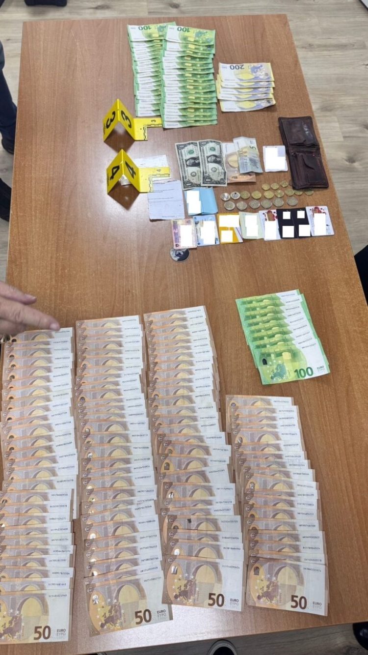 I dyshuar për fajde, gjakovari arrestohet në flagrancë nga policia duke marrë pagesat e kamatës