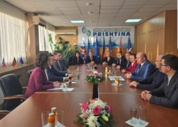 Kryeministri i Kosovës Albin Kurti dhe ministrja Artane Rizvanolli vizituan KRU “Prishtina”