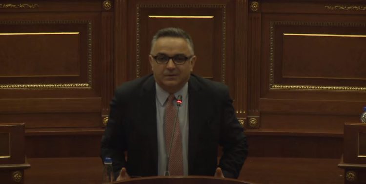 Tahiri dhe Lekaj i shkojnë VV-së në Kuvend: Erdhëm se po i kontrabandoni ligjet