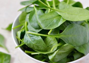 Hani më shumë spinaq për shtatë arsye