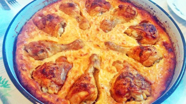 Tavë kosi me petë dhe mish pule, shije speciale