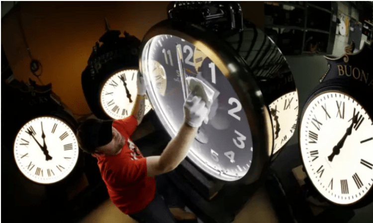 Trump kërkon t’i jepet fund praktikës së ndryshimit të orës