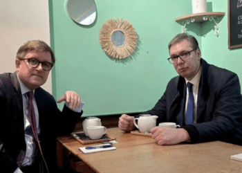 Vuçiq i kërkon O’Brienit që SHBA të mos vendos sanksione ndaj NIS-it, i flet për ‘pasojat në ekonominë serbe’