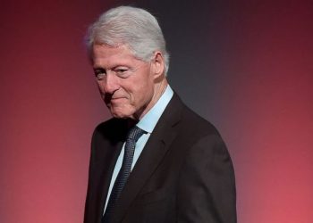 Bill Clinton shtrohet në spital