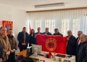 Hoxhaj nderon veteranët e UÇK-së në Suharekë: Të kujtojmë dhe nderojmë sakrificën e tyre përgjithmonë