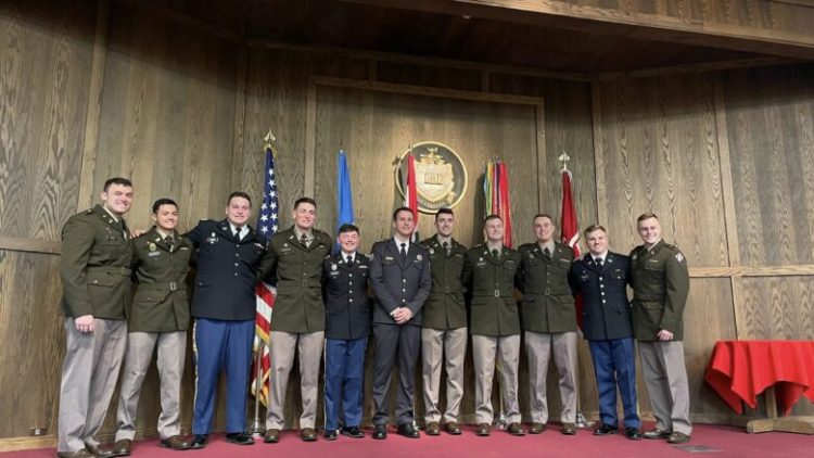 Oficeri i FSK-së merr çmimin Honor Graduate në SHBA