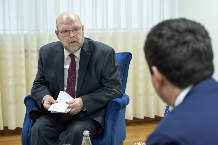 Sulmi në veri, Hovenieri adresohet pas takimit të sotëm me Kurtin