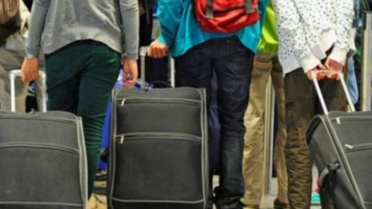 Sondazhi, 43.9 për qind e të rinjve synojnë ikin nga Shqipëria