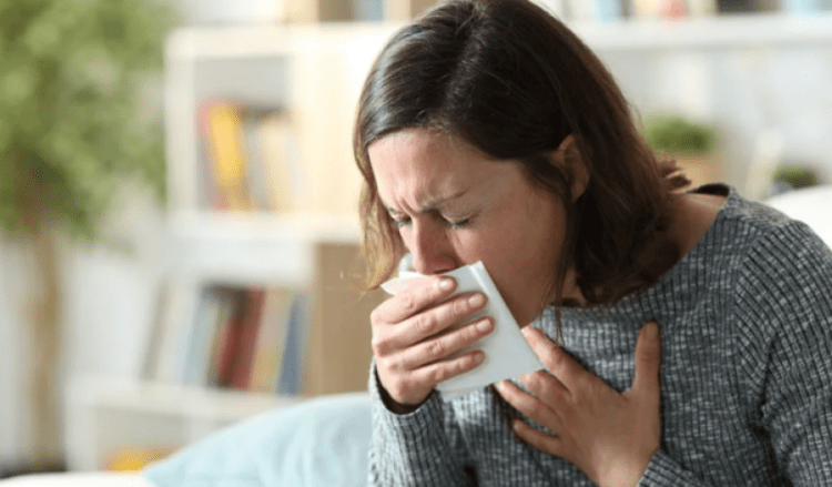 Shurupi i gjyshes për kollën, si ta përgatisni me dy përbërës për qetësimin e dhimbjeve të fytit