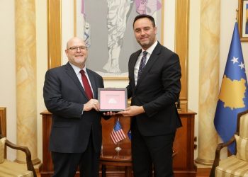 Hovenier: Partneriteti i qëndrueshëm SHBA-Kosovë mbetet një themel