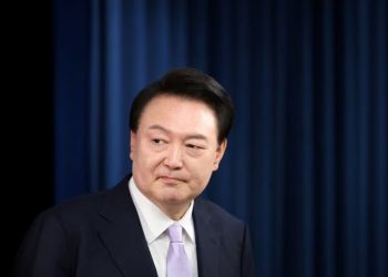 Parlamenti i Koresë së Jugut pezullon presidentin nga të gjitha detyrat