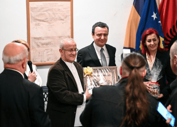 Kryeministri Kurti u mirëprit nga bashkatdhetarë në Bashkësinë Shqiptare të Bosnjës dhe Hercegovinës