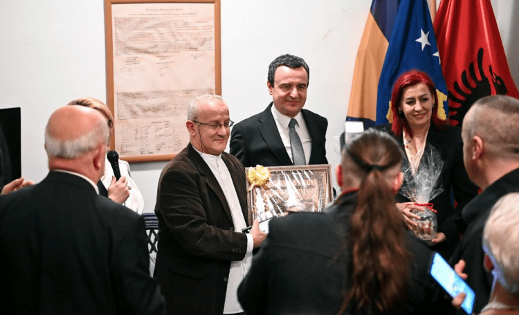 Kryeministri Kurti u mirëprit nga bashkatdhetarë në Bashkësinë Shqiptare të Bosnjës dhe Hercegovinës