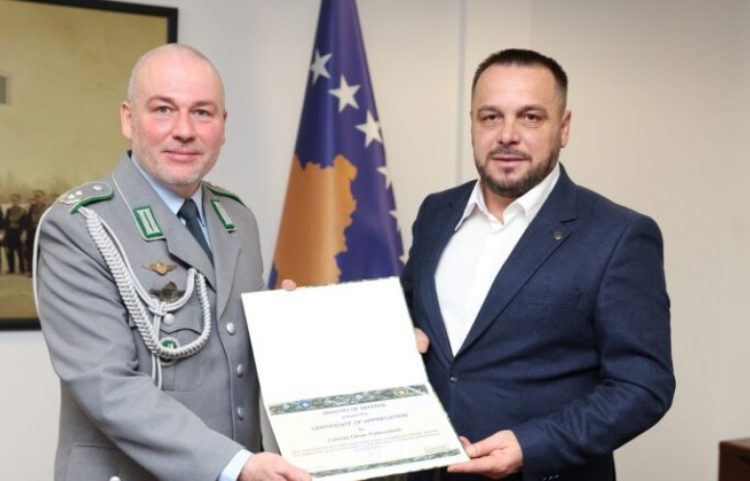 Ministri Maqedonci priti në takim lamtumirës atasheun ushtarak të Gjermanisë, Palkowitsch