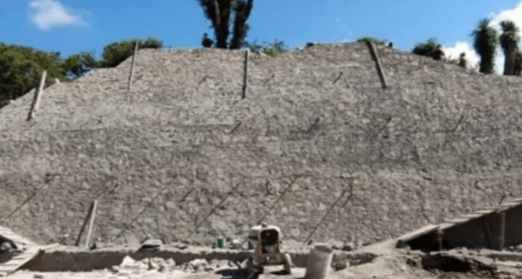 Zbulohen rrënoja të një piramide gjatë rindërtimit të autostradës në Meksikë