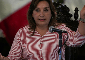 Bëri një ndërhyrje në hundë pa informuar askënd, presidentja e Perusë nën hetim