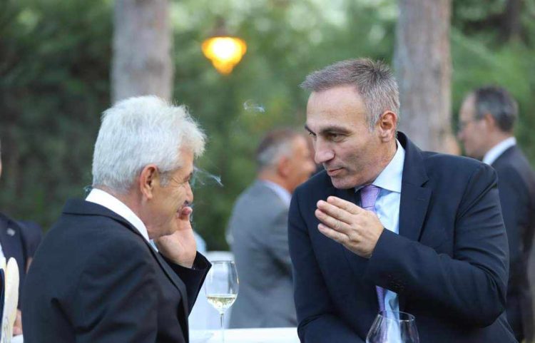 Ali Ahmeti në ‘ndjekje’ të Artan Grubit, por ai nuk i bindet që të kthehet në Maqedoninë e Veriut!