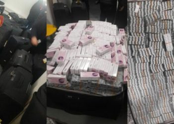 14 çanta me mbi 1 milionë tableta dhe 300 mijë euro cash, kapet në Rinas grupi nga Kosova