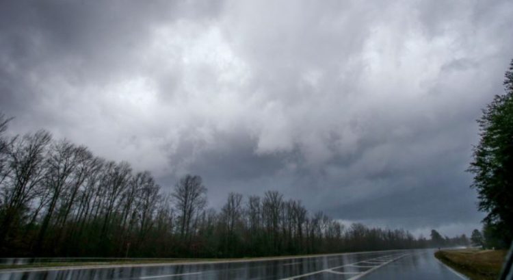 Meteorologët parashikojnë stuhi të forta në SHBA, paralajmërim për tornado në fuqi