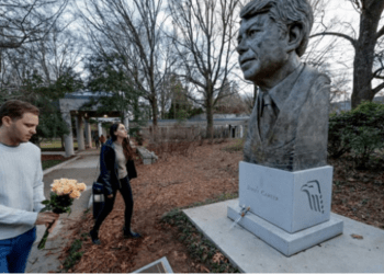 Zyrtarët amerikanë i bëjnë homazhe Jimmy Carter