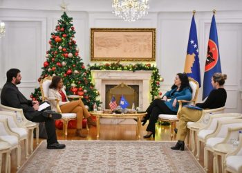 Osmani priti në takim të Ngarkuarën me Punë të Ambasadës së SHBA-ve në Kosovë, diskutuan për zhvillimet në vend